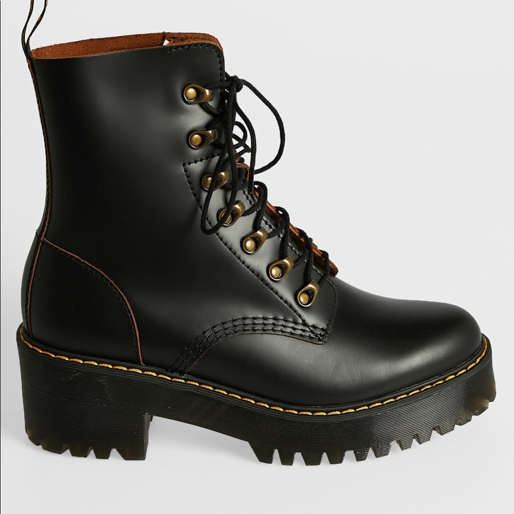 DR. MARTENS • Leona • Black • Vintage Smooth